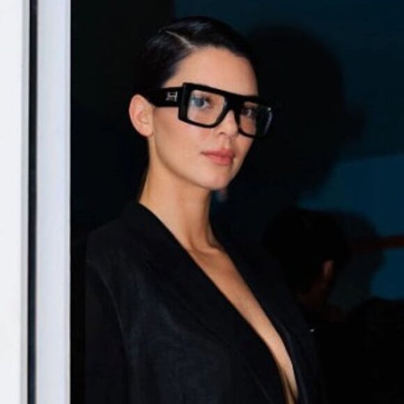 Victoria Beckham VB677S 006 Sunglasses Black Square Frame, Transparent Lenses - Picture 6 of 11